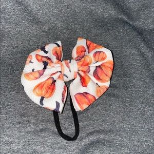 Bow on elastic headband